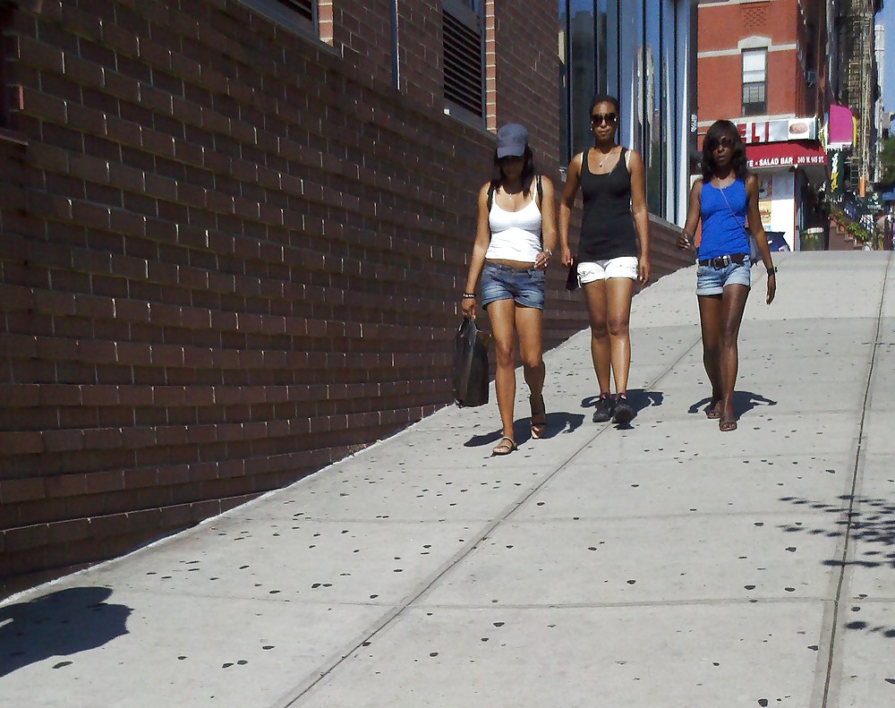 Free Harlem Girls on the Street photos