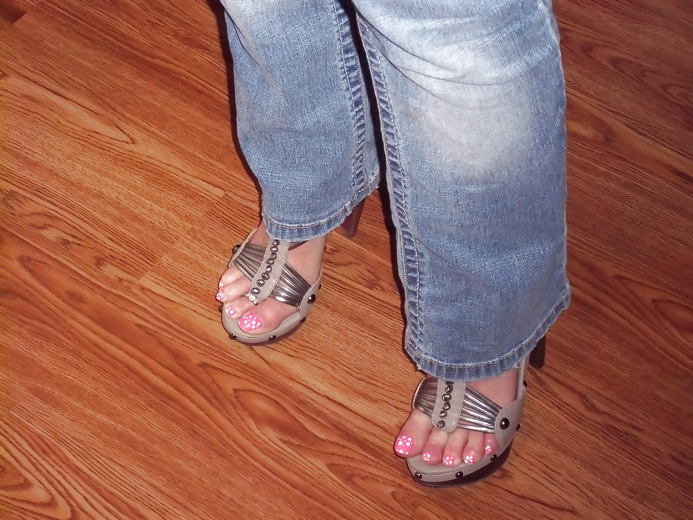 Free Chance's sexy toes in high heels photos