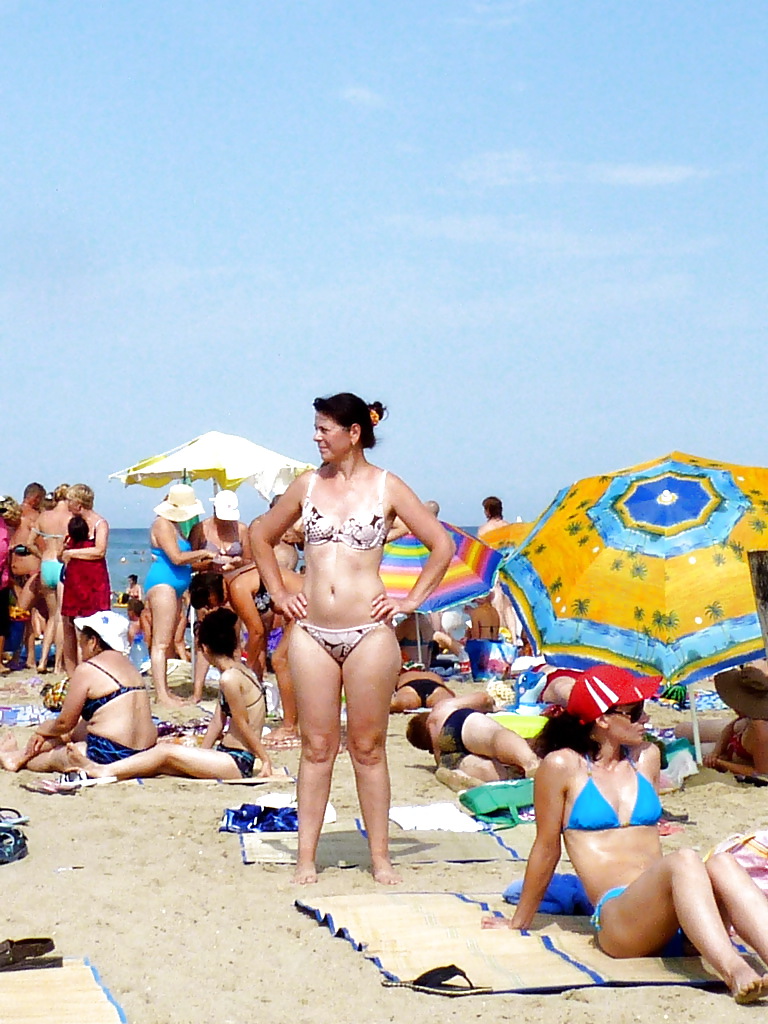Free Russian women on the beach! photos