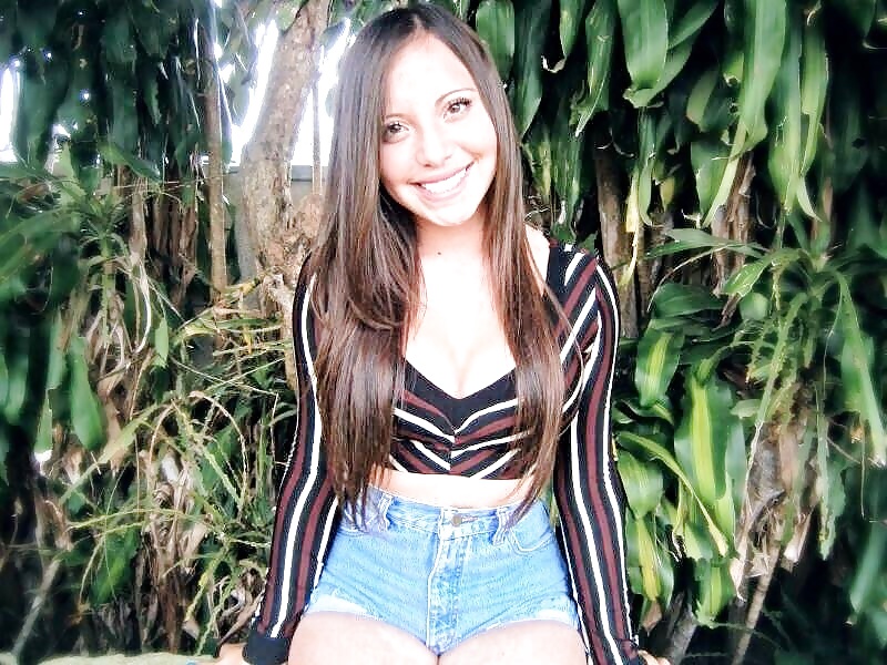 Free Amateur latina with big tits photos