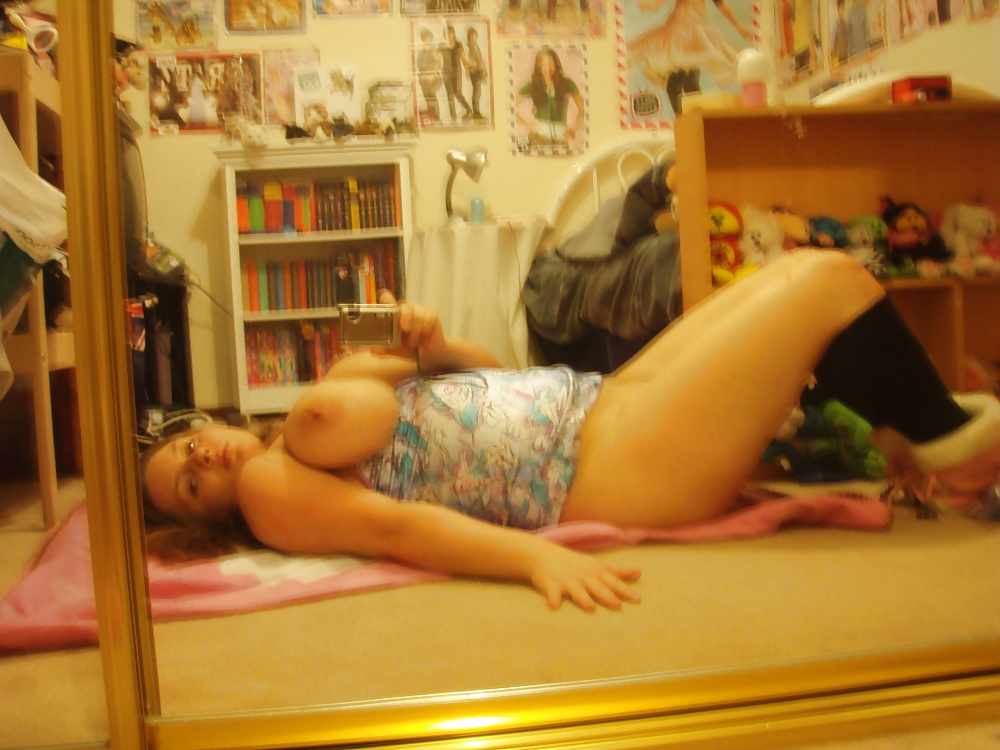 Free chubby girl posing photos