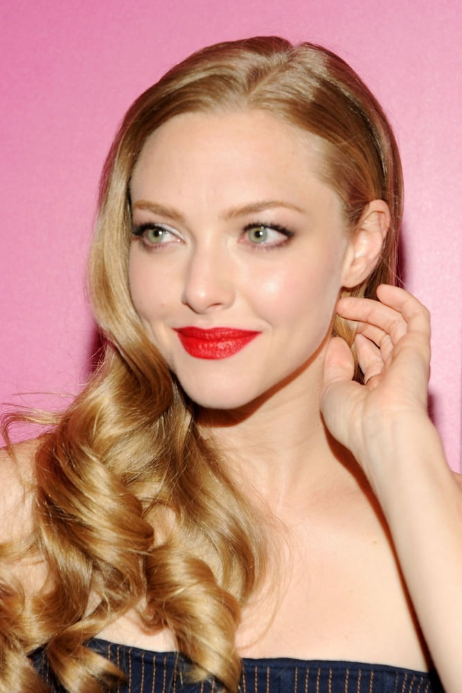 Sexy Celebs With Their Bright Red Lips - 22 Photos 