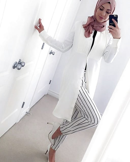 Free Do you want more of this sexy hijabi girl ? photos