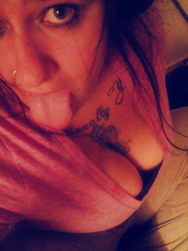 Free Amateur Ash Gorgeous Curvy Goth queen with nice big tits photos