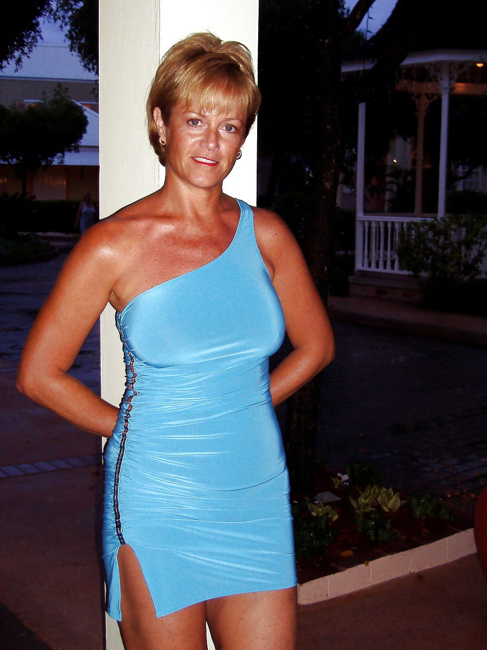 Free Hot Mature Milf on Vacation photos