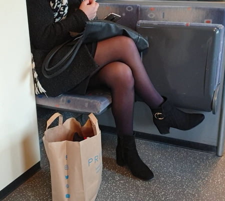 voyeur pantyhose legs         