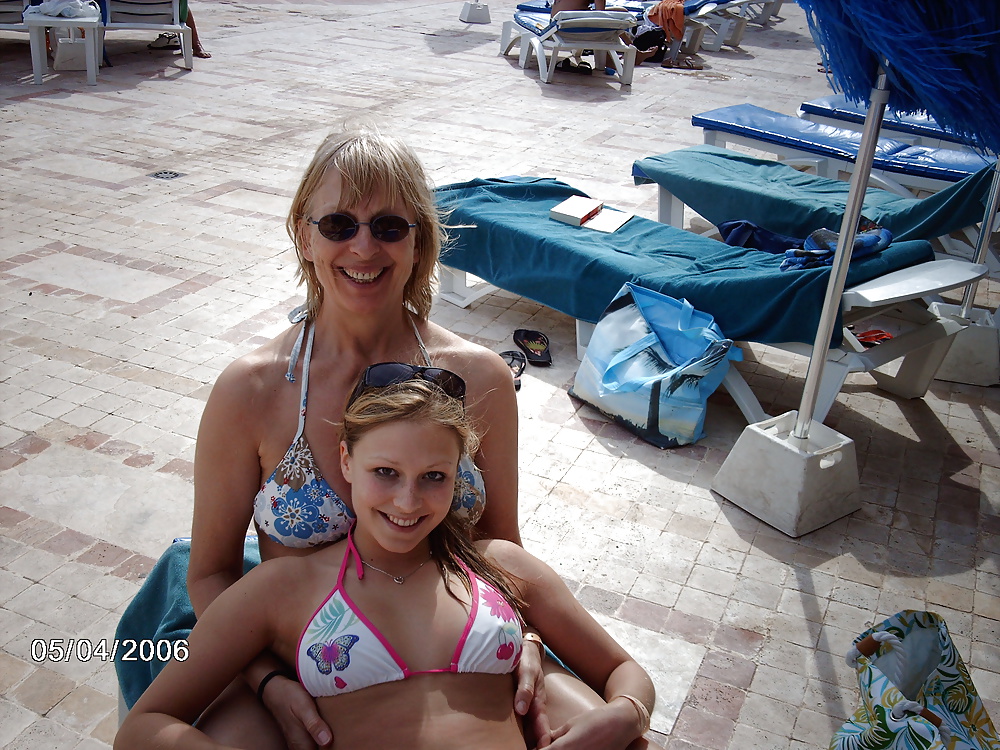 Free not sisters on Vacation - Enjoy CardinalRoss! photos