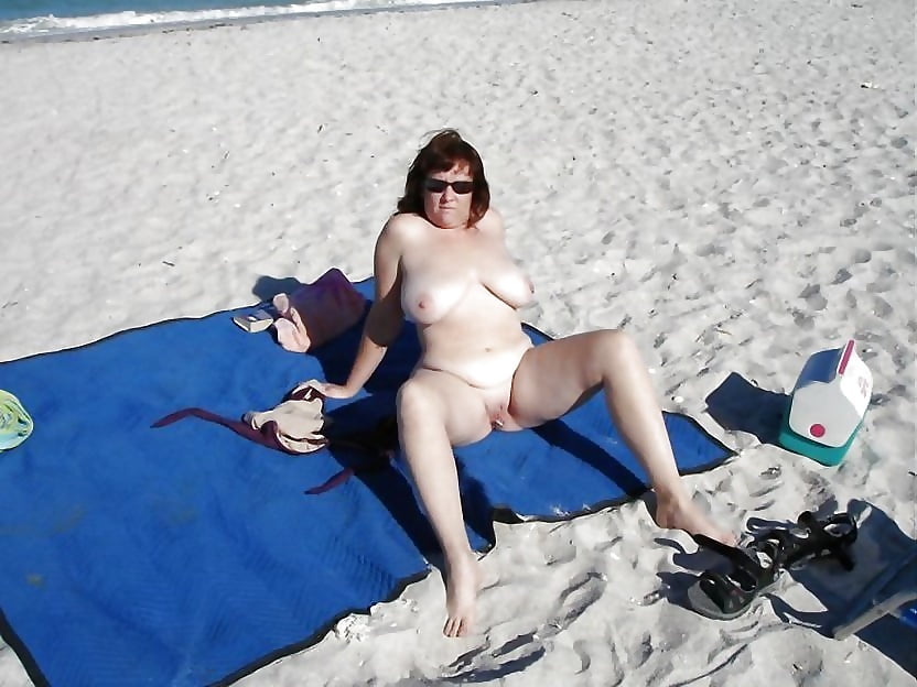 Free MATURE NUDISTS photos