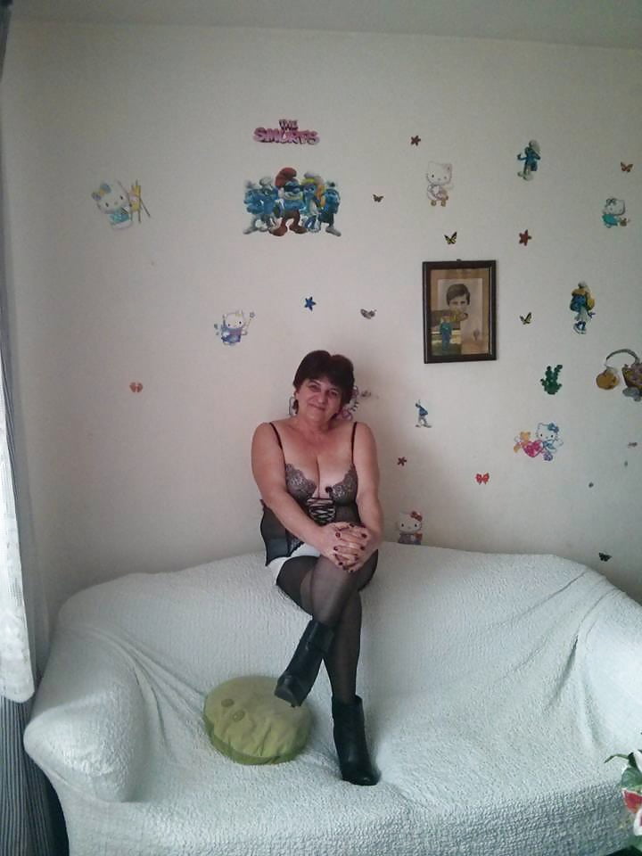 Free Mrs. J - Mature Peasant Whore photos