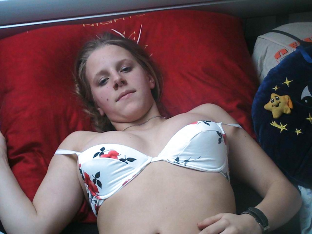 Free Busty Natural Teen Toni photos