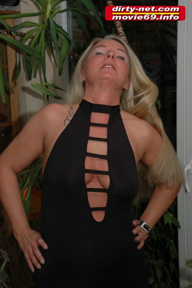 Some private pics from blonde MILF Rosella - 26 Photos 