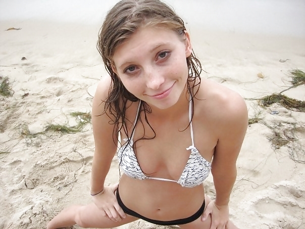 Free Hot Bikini Girls photos