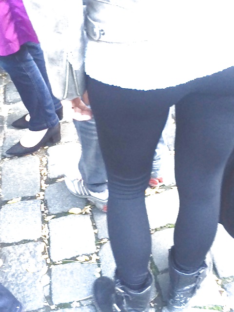 Free candid leggings ass photos