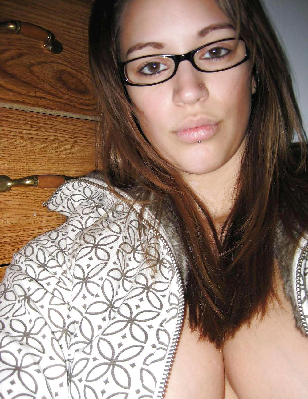 Free HOT BUSTY WITH GLASSES photos