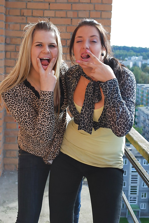 Free Estonian teens-02 beach bra panties party photos