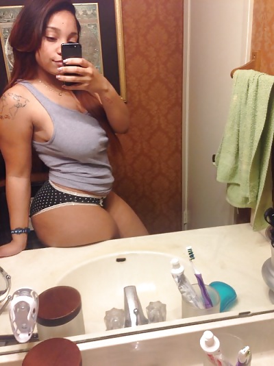 Free Thick Black Girl Selfie 2 photos