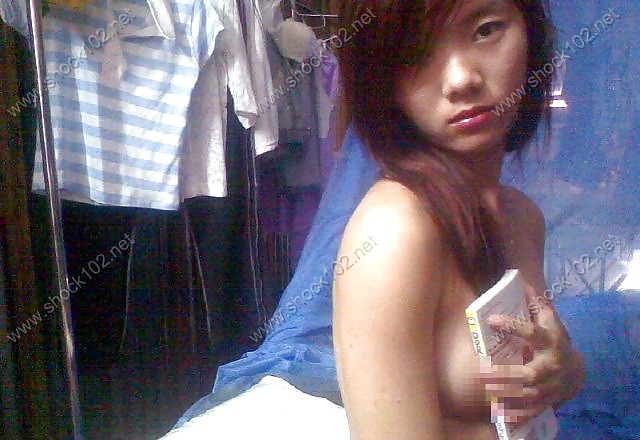 Free VIETNAM babe selfshot with manga photos