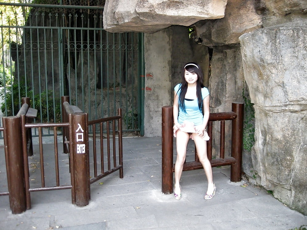 Free Chinese girl flashing pussy in public photos