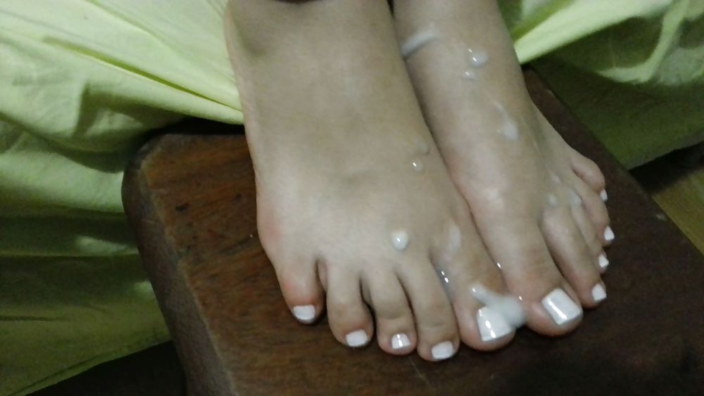 Free Her nails and soles photos