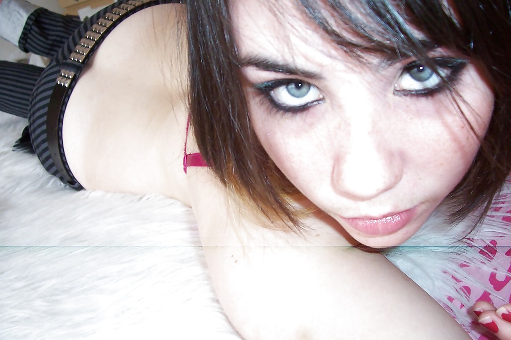 Free Busty young girl photos