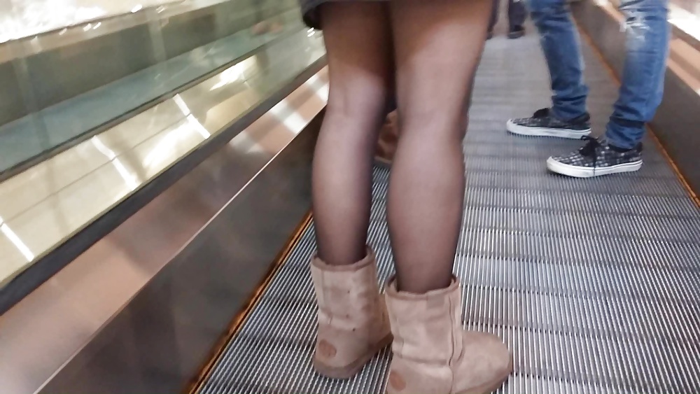 Free Beauty Legs With Black Stockings (teen) candid photos