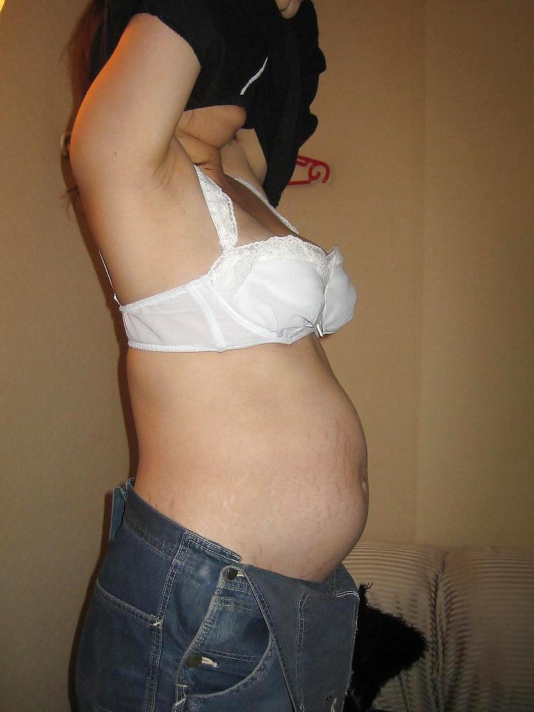 Free PREGNANT AND HORNY photos