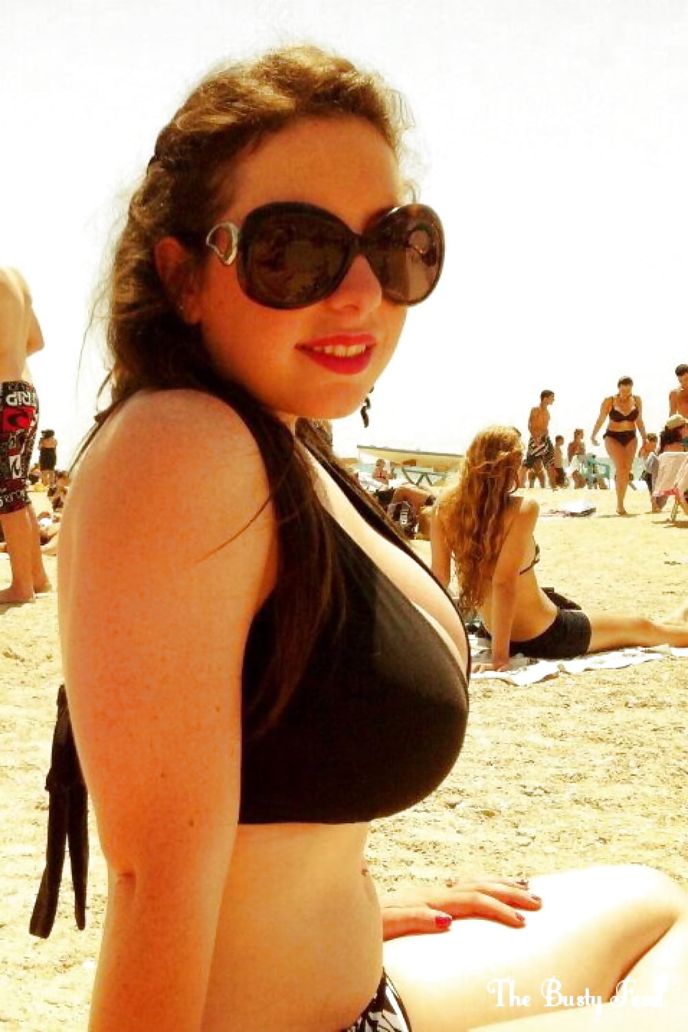 Free Curvy, Thick and Big Girls in Bikinis - Set 21 photos