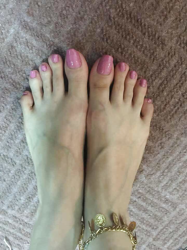 Free my wife feet and toes photos