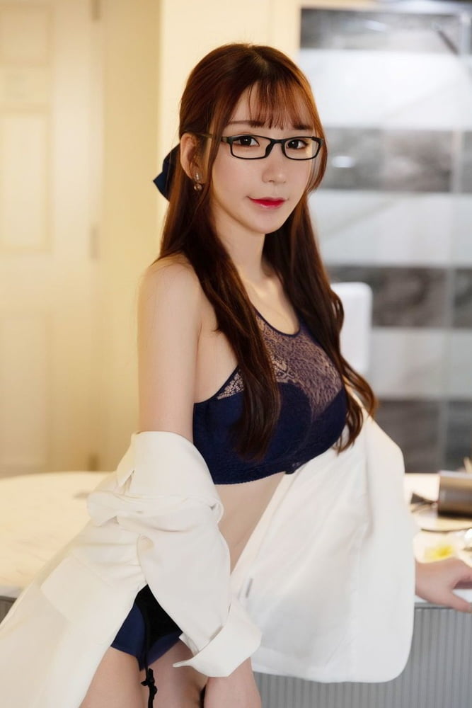 Asian girl black stockings - 56 Photos 