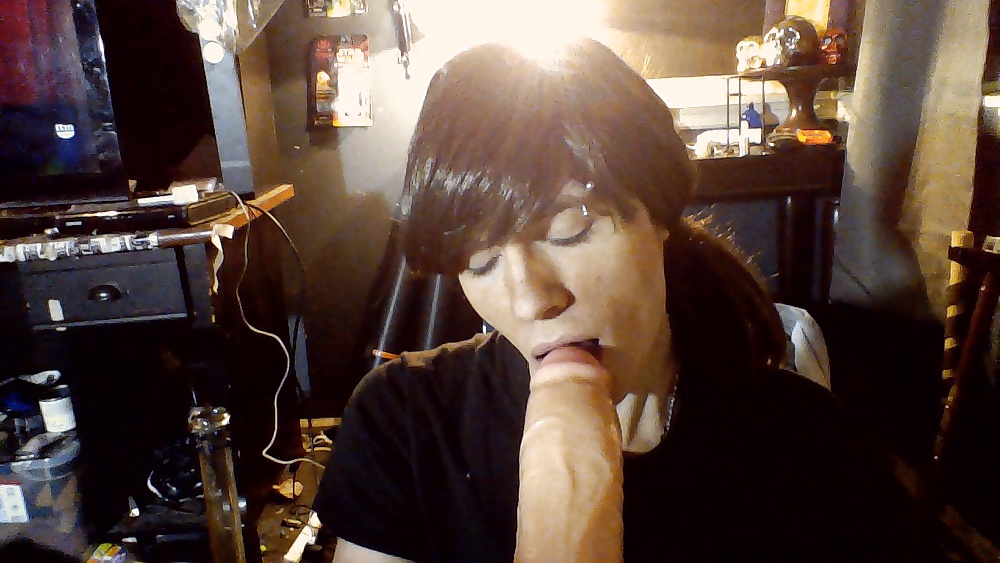 Free teen sucking dildo photos