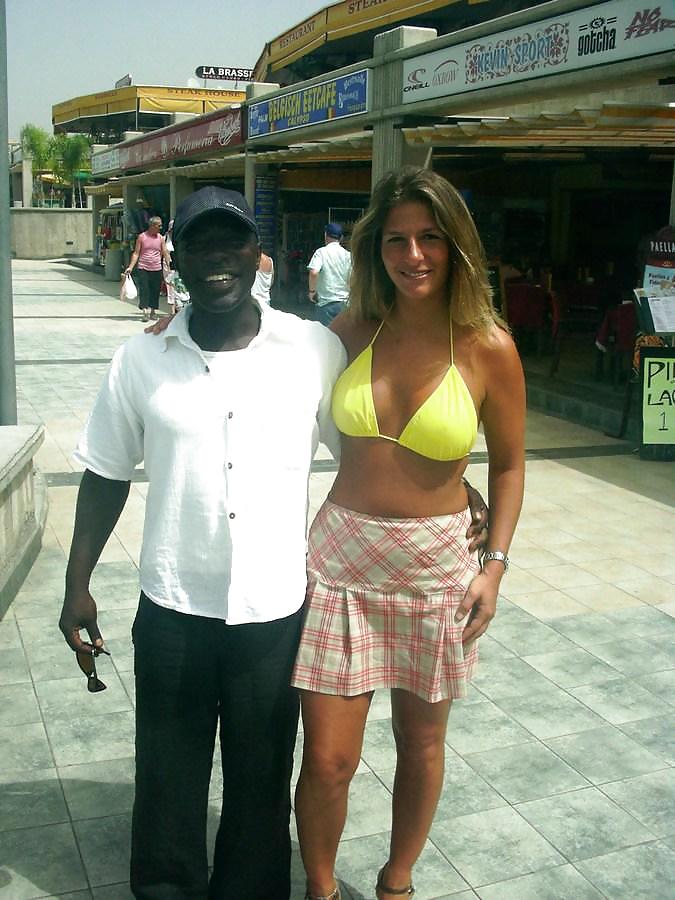 Free yellow bikini photos