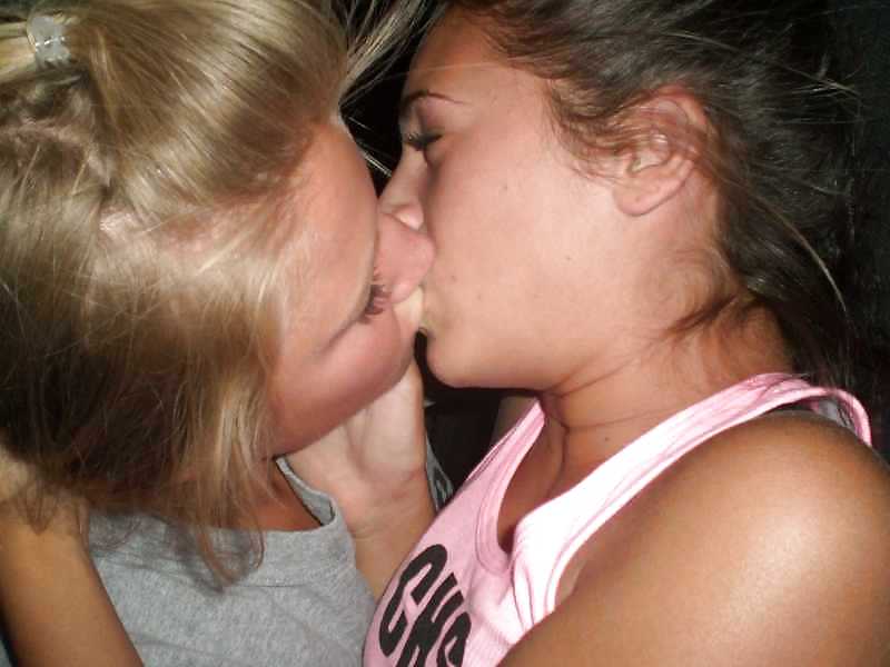 Free Misc Amat Kissing Girls photos