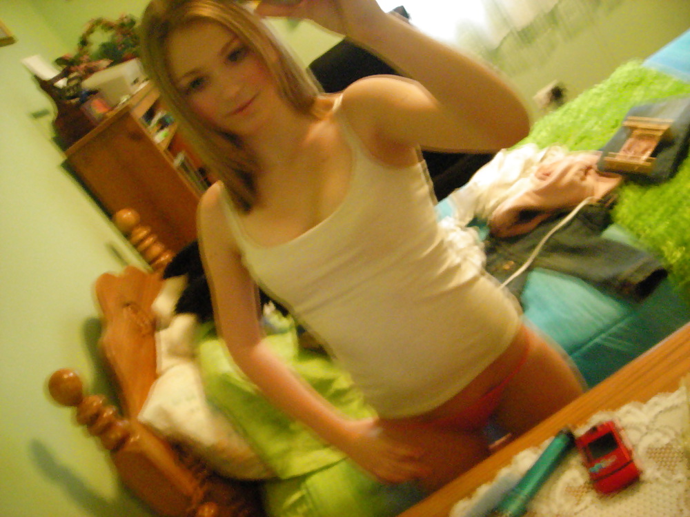 Free Teenage girl selfshot (Photo set) photos