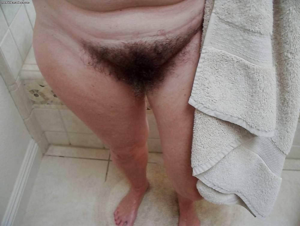 Free Hairy pussy also get wet photos