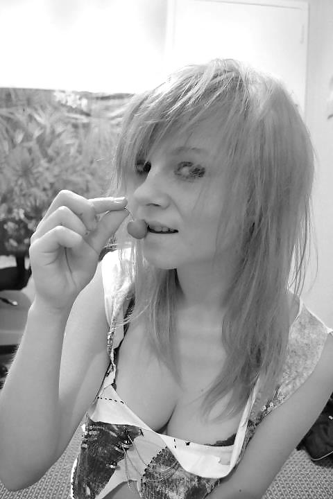 Free Facebook: Cute blonde teen Karolina photos