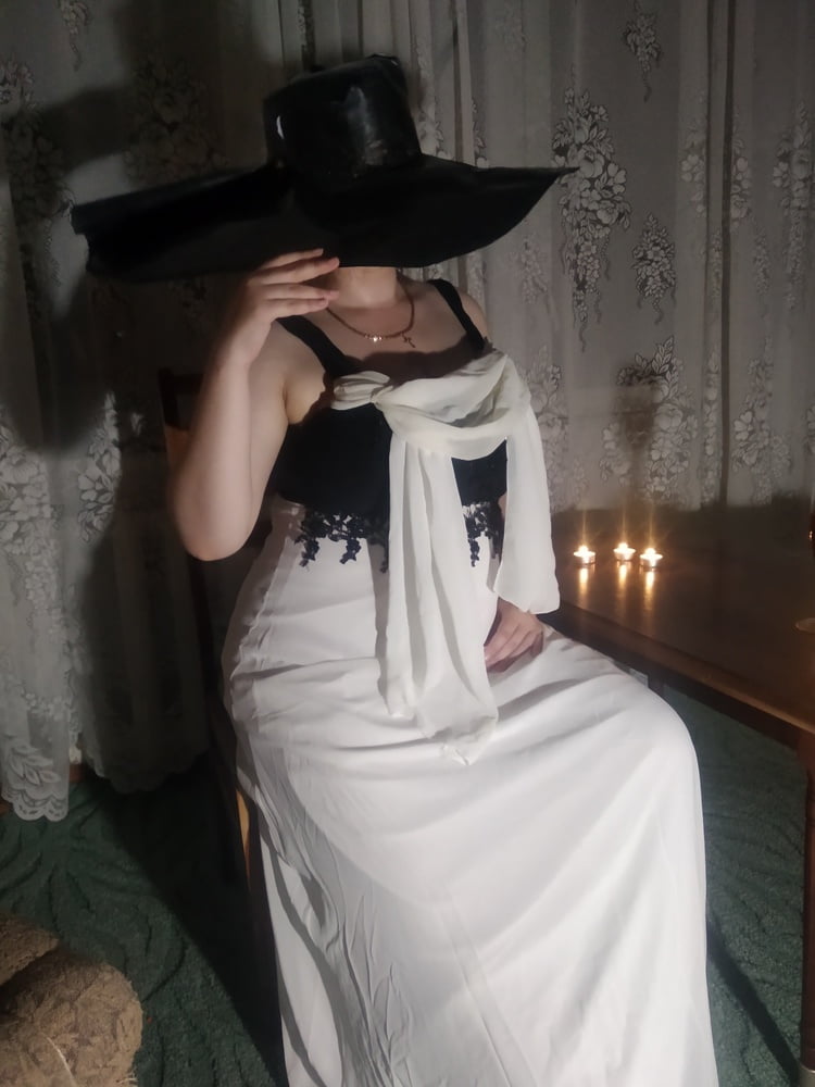 We tried to make a cosplay on Lady Dimitrescu - 14 Photos 