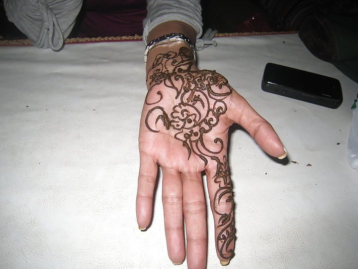 Free Contribution2 indian feet, hands, painted nails henna tattoo photos