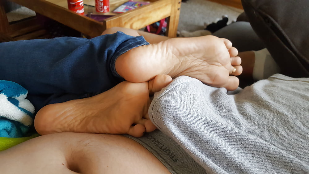 Free More or her sexy asian feet photos