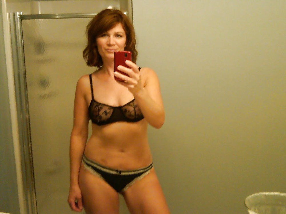 Free sexy milf's selfshots photos