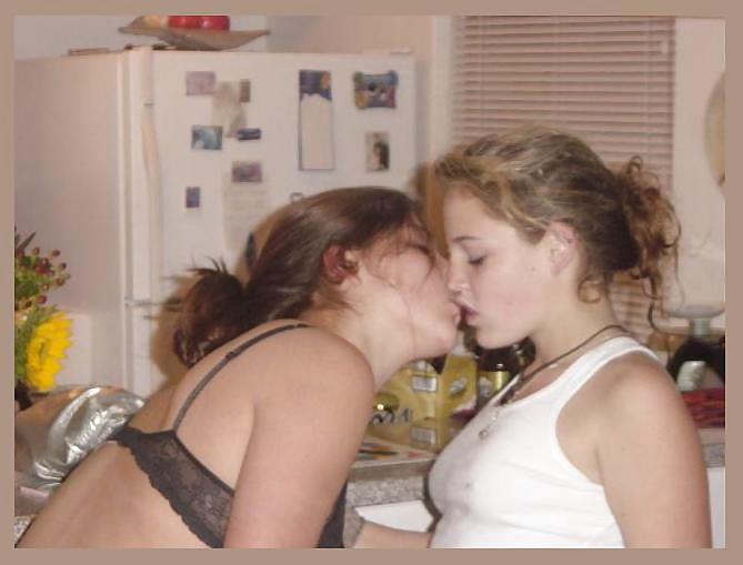 Free kissing girls 5 photos