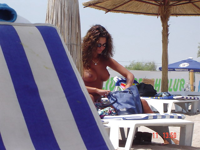 Free Romanian girls at the beach RO7 photos