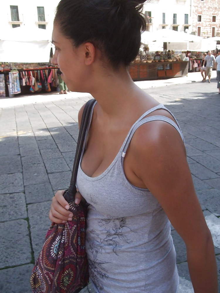 Free girls and tits photos