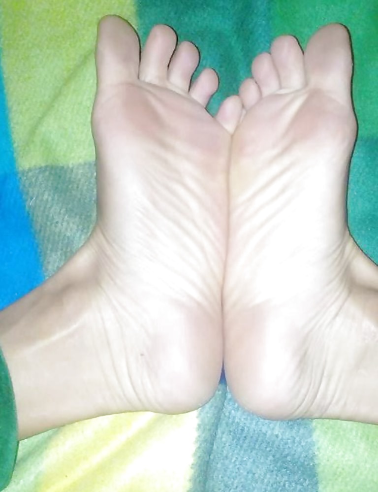 Free Nena's sexy feet photos