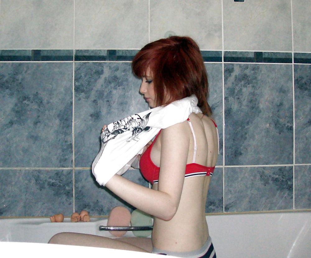 Free red head teen in the bath photos