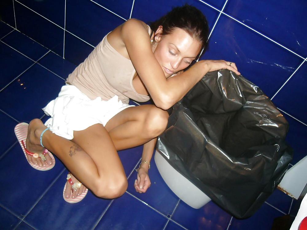 Free Two Girls On Fun Vacation-Trip photos