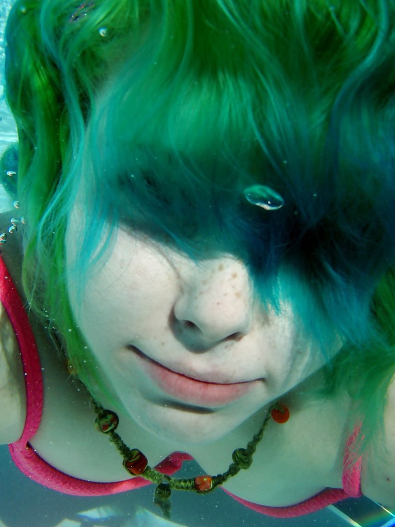 Free Underwater - Face Underwater2 photos