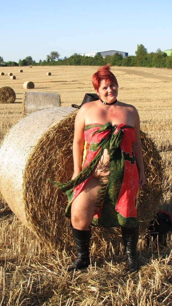 Anna Naked On Straw Bales Pics Xhamster