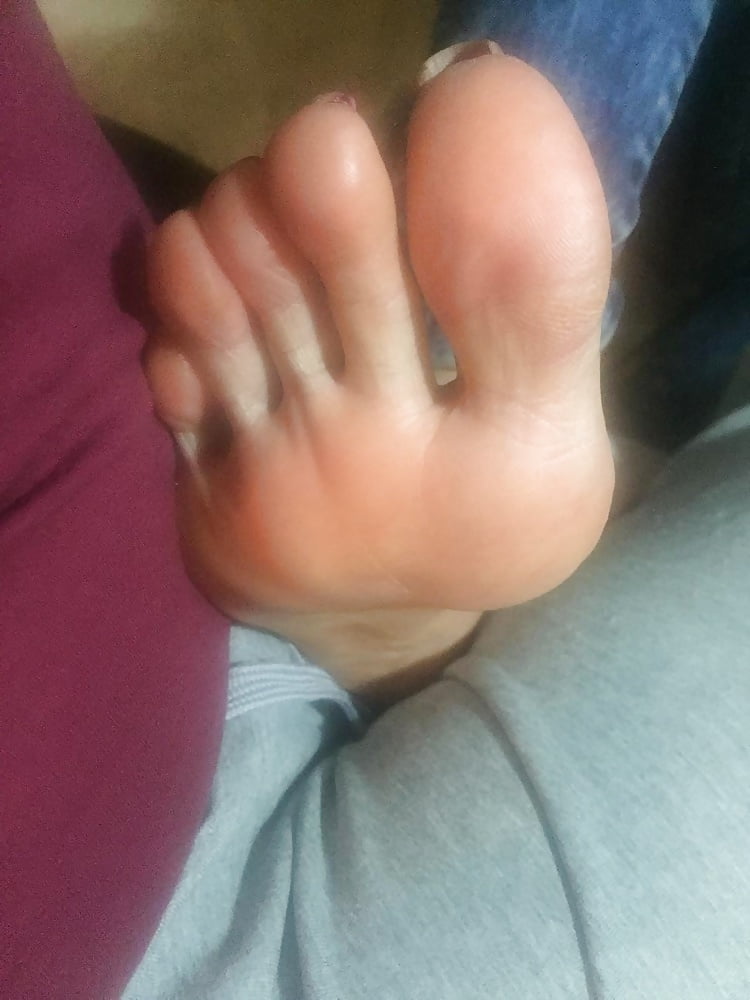 Free my wife feet and toes photos