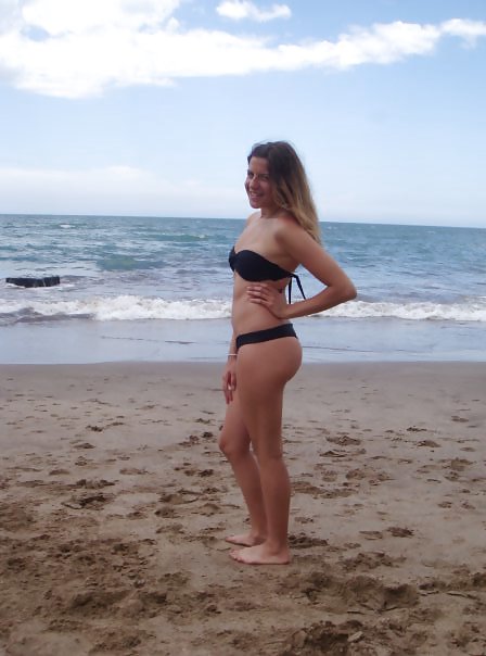Free Candi, young hot girl at beach photos