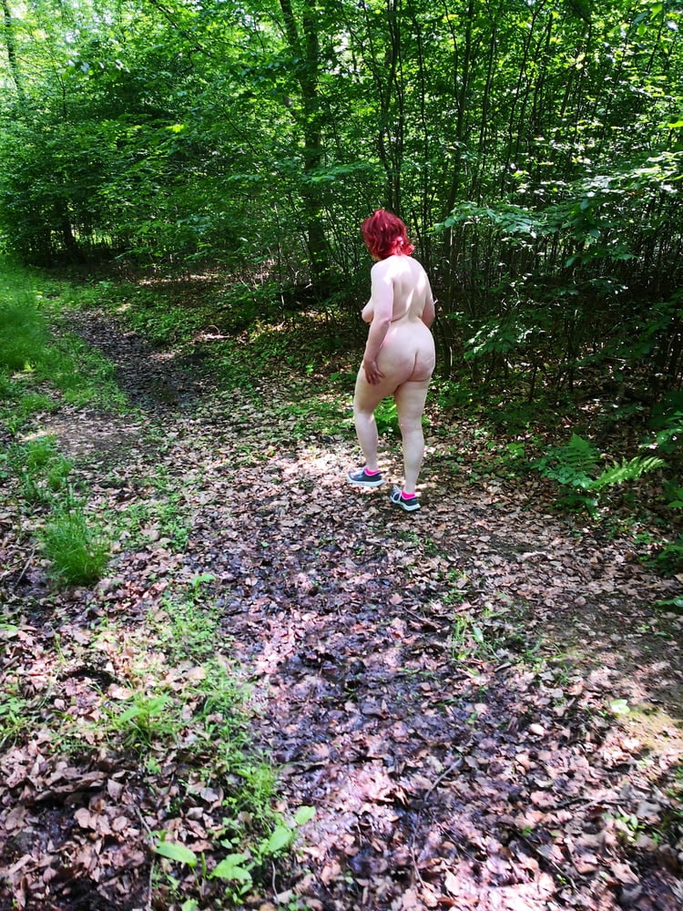Pure naked hiking in public - 25 Photos 